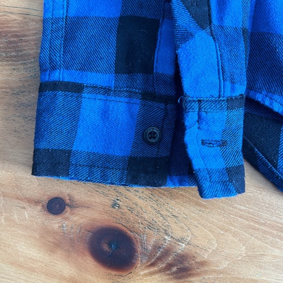 DC plaid button shirt - size M - Picture 4 of 6